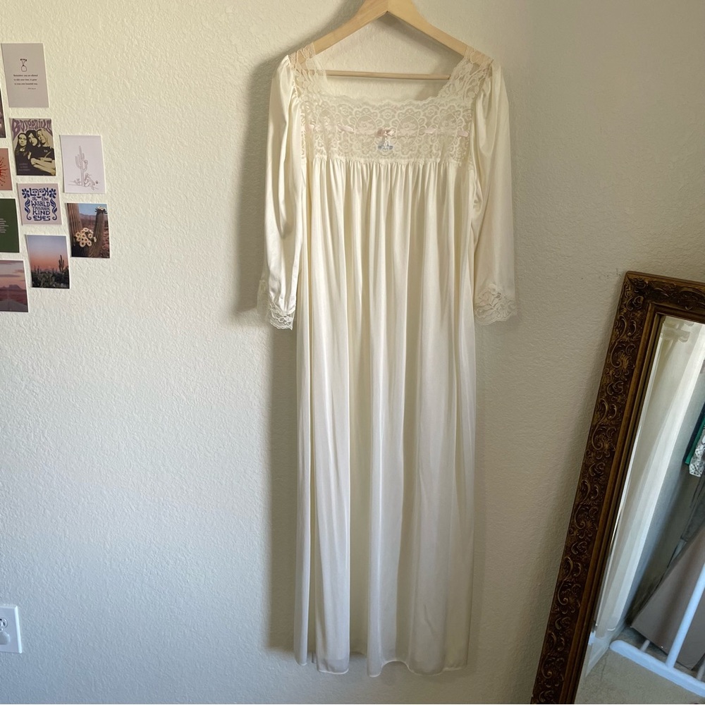 Vintage Satin & Lace Night Gown Val Mode Made In USA Cream Size Large Silky
